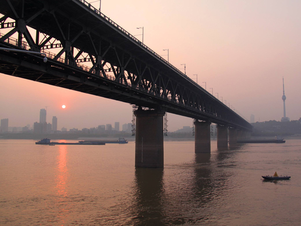 跨河大橋